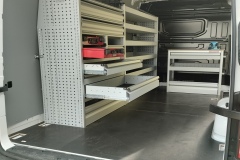Allestimento Scaffalature per Fiat Ducato, Peugeot Boxer, Citroën Jumper, Mercedes Sprinter, Volkswagen Crafter, Renault Master, Iveco Daily, Nissan NV400, Opel Movano, Ford Transit, Fiat Doblo, Renault Trafic, Nissan Interstar, Ford Custom, Nissan NV2500, Volkswagen Transporter, Toyota Proace, Mercedes Vito.