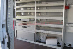 Allestimento Scaffalature per Fiat Ducato, Peugeot Boxer, Citroën Jumper, Mercedes Sprinter, Volkswagen Crafter, Renault Master, Iveco Daily, Nissan NV400, Opel Movano, Ford Transit, Fiat Doblo, Renault Trafic, Nissan Interstar, Ford Custom, Nissan NV2500, Volkswagen Transporter, Toyota Proace, Mercedes Vito.