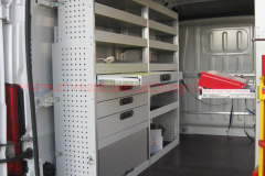 Allestimento Scaffalature per Fiat Ducato, Peugeot Boxer, Citroën Jumper, Mercedes Sprinter, Volkswagen Crafter, Renault Master, Iveco Daily, Nissan NV400, Opel Movano, Ford Transit, Fiat Doblo, Renault Trafic, Nissan Interstar, Ford Custom, Nissan NV2500, Volkswagen Transporter, Toyota Proace, Mercedes Vito.