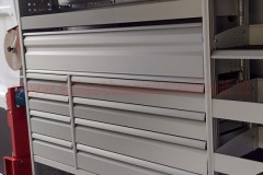 Allestimento Scaffalature per Fiat Ducato, Peugeot Boxer, Citroën Jumper, Mercedes Sprinter, Volkswagen Crafter, Renault Master, Iveco Daily, Nissan NV400, Opel Movano, Ford Transit, Fiat Doblo, Renault Trafic, Nissan Interstar, Ford Custom, Nissan NV2500, Volkswagen Transporter, Toyota Proace, Mercedes Vito.