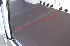 Allestimento veicoli pianali e rivestimenti per furgoni come Fiat Ducato, Peugeot Boxer, Citroën Jumper, Mercedes Sprinter, Volkswagen Crafter, Renault Master, Iveco Daily, Nissan NV400, Opel Movano e Ford Transit.