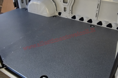 Allestimento veicoli pianali e rivestimenti per furgoni come Fiat Ducato, Peugeot Boxer, Citroën Jumper, Mercedes Sprinter, Volkswagen Crafter, Renault Master, Iveco Daily, Nissan NV400, Opel Movano e Ford Transit.
