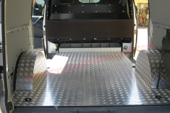 Allestimento veicoli pianali e rivestimenti per furgoni come Fiat Ducato, Peugeot Boxer, Citroën Jumper, Mercedes Sprinter, Volkswagen Crafter, Renault Master, Iveco Daily, Nissan NV400, Opel Movano e Ford Transit.
