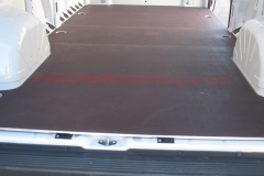 Allestimento veicoli pianali e rivestimenti per furgoni come Fiat Ducato, Peugeot Boxer, Citroën Jumper, Mercedes Sprinter, Volkswagen Crafter, Renault Master, Iveco Daily, Nissan NV400, Opel Movano e Ford Transit.