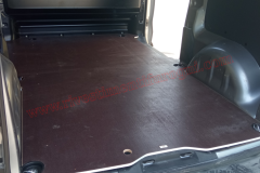 Allestimento veicoli pianali e rivestimenti per furgoni come Fiat Ducato, Peugeot Boxer, Citroën Jumper, Mercedes Sprinter, Volkswagen Crafter, Renault Master, Iveco Daily, Nissan NV400, Opel Movano e Ford Transit.