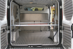 Allestimento veicoli pianali e rivestimenti per furgoni come Fiat Ducato, Peugeot Boxer, Citroën Jumper, Mercedes Sprinter, Volkswagen Crafter, Renault Master, Iveco Daily, Nissan NV400, Opel Movano e Ford Transit.