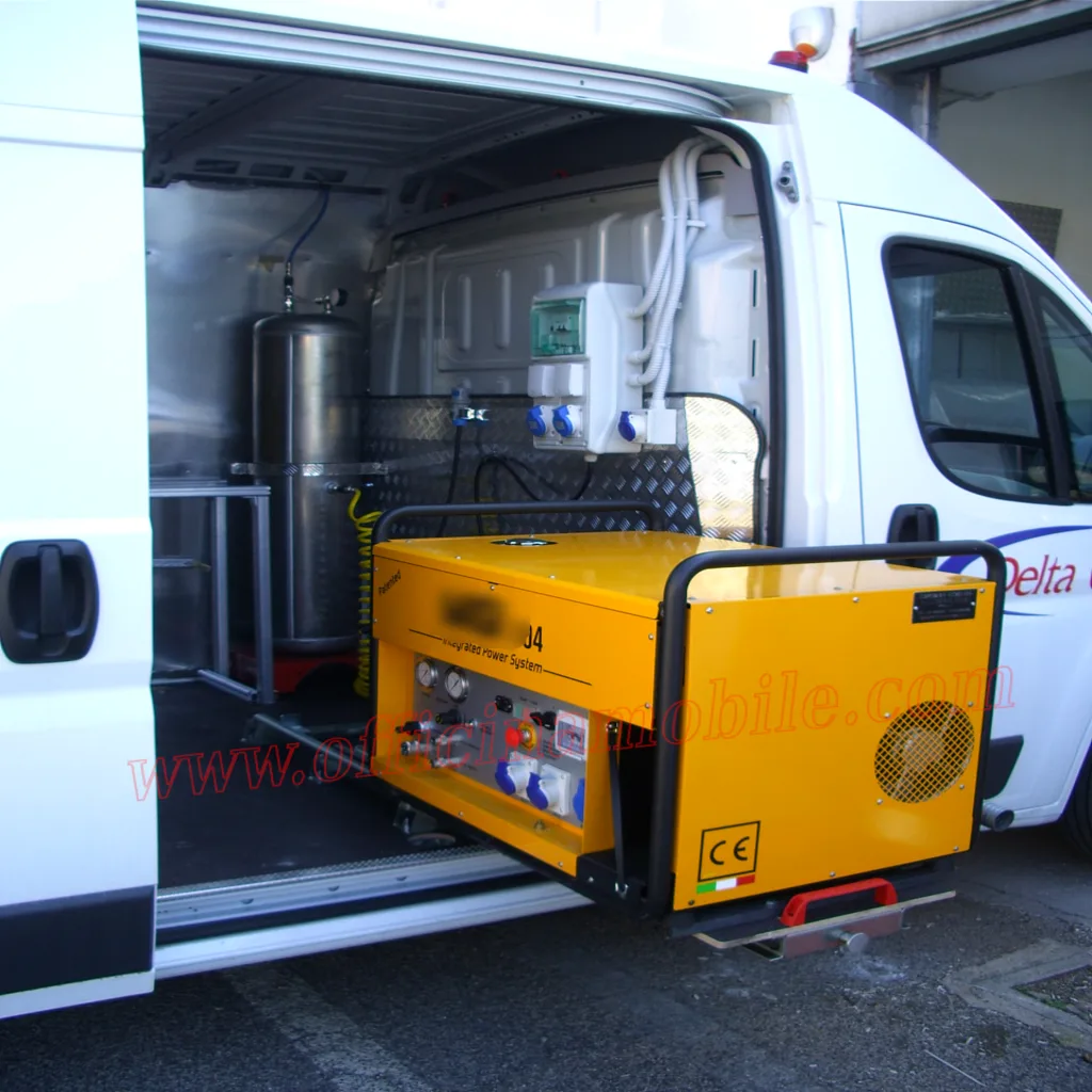Scaffalature per officine mobili realizzato su Mercedes Sprinter con cassettiere portautensili per officine mobili