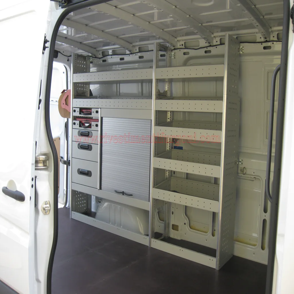 Scaffalature per veicoli commerciali realizzato su Peugeot Expert con cassettiere portautensili per utilizzo professionale