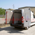 Rampa per furgoni: Pedane per Fiat Ducato, Ford Transit, Mercedes-Benz Sprinter, Volkswagen Crafter, Iveco Daily, Renault Master, Peugeot Boxer, Citroën Jumper, Opel Movano, Fiat Doblo, Ford Transit Connect, Renault Kangoo, Citroën Berlingo, Peugeot Partner, Opel Combo, Toyota Proace City, Fiat Scudo, Citroën Jumpy, Peugeot Expert, Toyota Proace, Opel Vivaro, Renault Trafic, Nissan NV300, Dacia Dokker, Renault Express, Volkswagen Caddy, Volkswagen Transporter, Ford Custom, MAN TGE, Mercedes Vito, Hyundai H350, Nissan NV200, Nissan Primastar, Nissan Interstar e Fiat Talento.