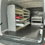 Scaffali per furgoni realizzato su Citroën Jumper con sistema di organizzazione utensili per organizzare utensili e materiali