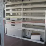 Scaffali per furgoni realizzato su Peugeot Bipper con sistema di organizzazione utensili per allestimenti da lavoro