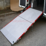 Rampa per furgoni: Pedane per Fiat Ducato, Ford Transit, Mercedes-Benz Sprinter, Volkswagen Crafter, Iveco Daily, Renault Master, Peugeot Boxer, Citroën Jumper, Opel Movano, Fiat Doblo, Ford Transit Connect, Renault Kangoo, Citroën Berlingo, Peugeot Partner, Opel Combo, Toyota Proace City, Fiat Scudo, Citroën Jumpy, Peugeot Expert, Toyota Proace, Opel Vivaro, Renault Trafic, Nissan NV300, Dacia Dokker, Renault Express, Volkswagen Caddy, Volkswagen Transporter, Ford Custom, MAN TGE, Mercedes Vito, Hyundai H350, Nissan NV200, Nissan Primastar, Nissan Interstar e Fiat Talento.
