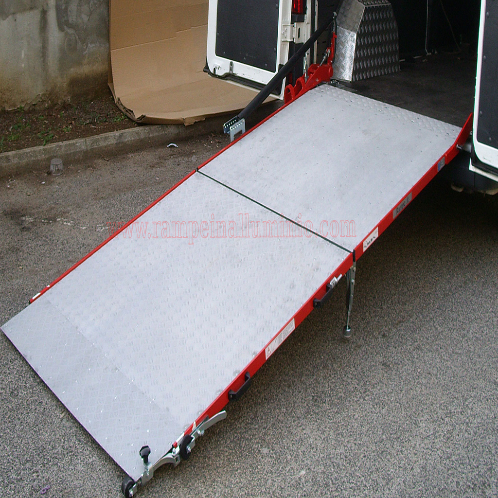 Rampa per furgoni: Pedane per Fiat Ducato, Ford Transit, Mercedes-Benz Sprinter, Volkswagen Crafter, Iveco Daily, Renault Master, Peugeot Boxer, Citroën Jumper, Opel Movano, Fiat Doblo, Ford Transit Connect, Renault Kangoo, Citroën Berlingo, Peugeot Partner, Opel Combo, Toyota Proace City, Fiat Scudo, Citroën Jumpy, Peugeot Expert, Toyota Proace, Opel Vivaro, Renault Trafic, Nissan NV300, Dacia Dokker, Renault Express, Volkswagen Caddy, Volkswagen Transporter, Ford Custom, MAN TGE, Mercedes Vito, Hyundai H350, Nissan NV200, Nissan Primastar, Nissan Interstar e Fiat Talento.