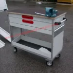 Allestimento personalizzato per realizzato su Peugeot Partner con ripiani modulari per officine mobili