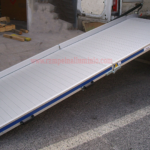 Rampa per furgoni: Pedane per Fiat Ducato, Ford Transit, Mercedes-Benz Sprinter, Volkswagen Crafter, Iveco Daily, Renault Master, Peugeot Boxer, Citroën Jumper, Opel Movano, Fiat Doblo, Ford Transit Connect, Renault Kangoo, Citroën Berlingo, Peugeot Partner, Opel Combo, Toyota Proace City, Fiat Scudo, Citroën Jumpy, Peugeot Expert, Toyota Proace, Opel Vivaro, Renault Trafic, Nissan NV300, Dacia Dokker, Renault Express, Volkswagen Caddy, Volkswagen Transporter, Ford Custom, MAN TGE, Mercedes Vito, Hyundai H350, Nissan NV200, Nissan Primastar, Nissan Interstar e Fiat Talento.