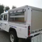 Scaffalature per veicoli commerciali realizzato su Peugeot Expert con scaffalature modulari per utilizzo professionale