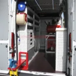 Scaffalature per veicoli commerciali realizzato su Volkswagen Transporter Scaffali modulari per artigiani e installatori