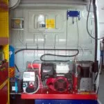 Scaffali per furgoni realizzato su Nissan NV300 con scaffalature modulari per allestimenti da lavoro